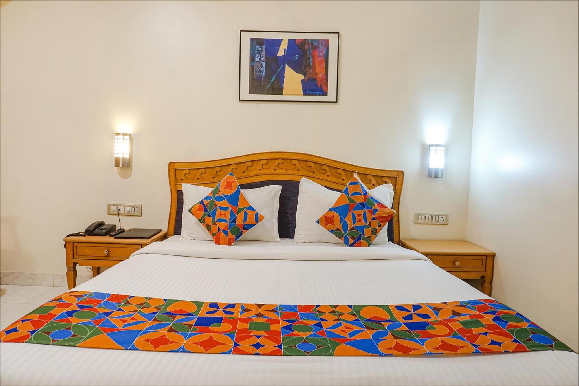 The Ambassador Hotel Pune Extérieur photo