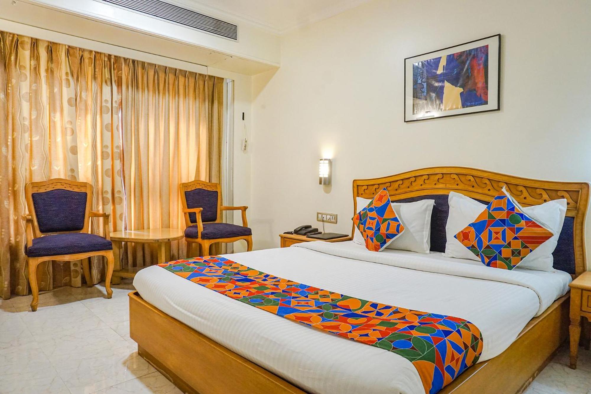 The Ambassador Hotel Pune Extérieur photo