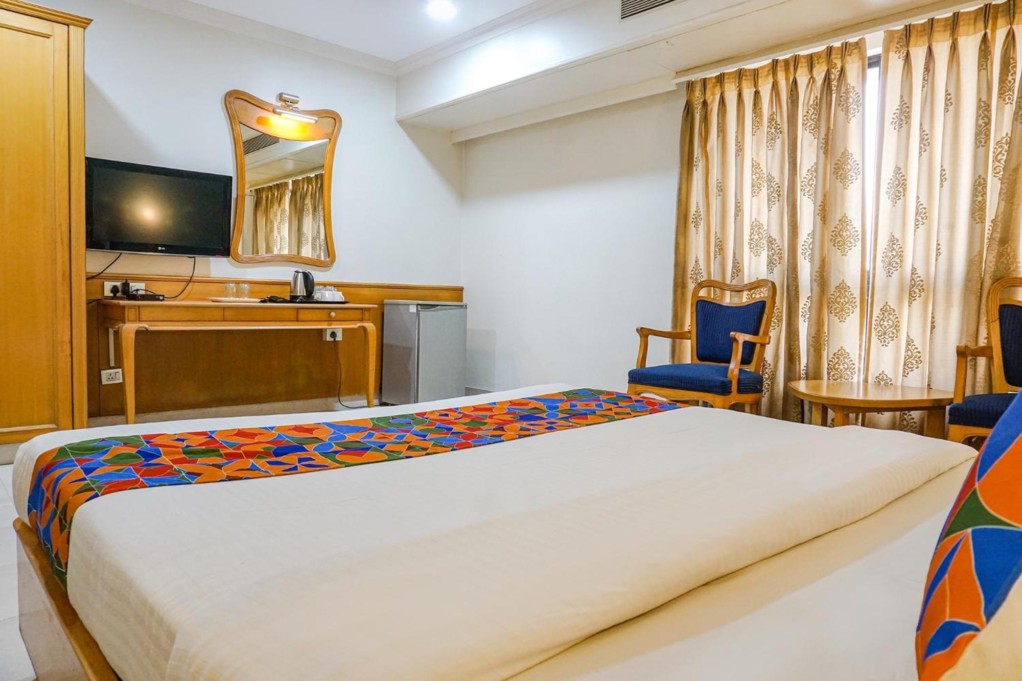 The Ambassador Hotel Pune Extérieur photo