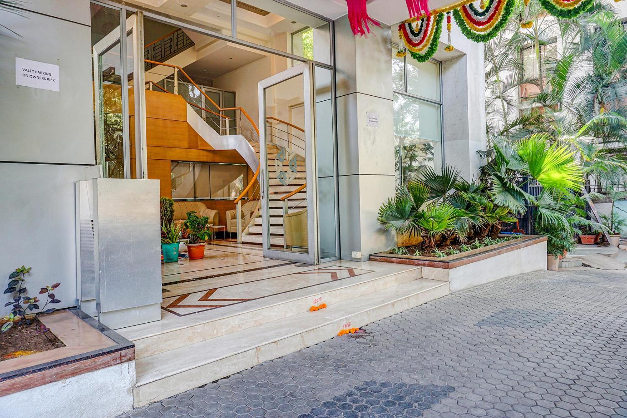The Ambassador Hotel Pune Extérieur photo