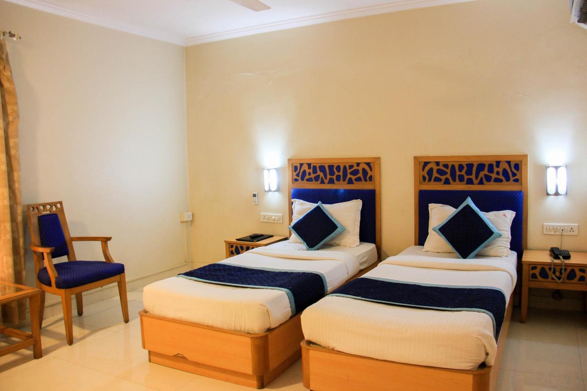 The Ambassador Hotel Pune Extérieur photo